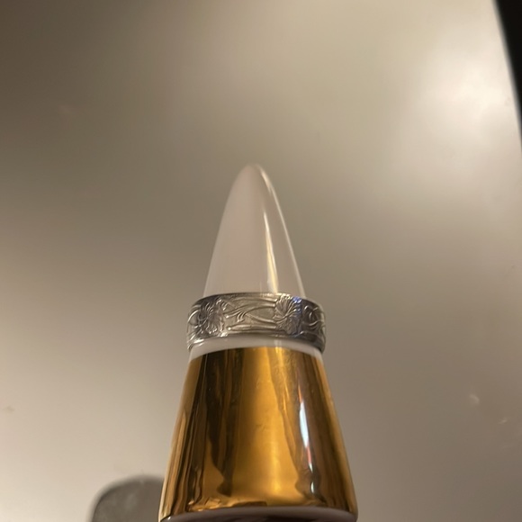 Floral silver band sz 14.5 band - Picture 3 of 4